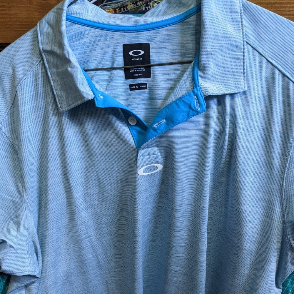 Oakley XL golf polo Osage National sleeve logo